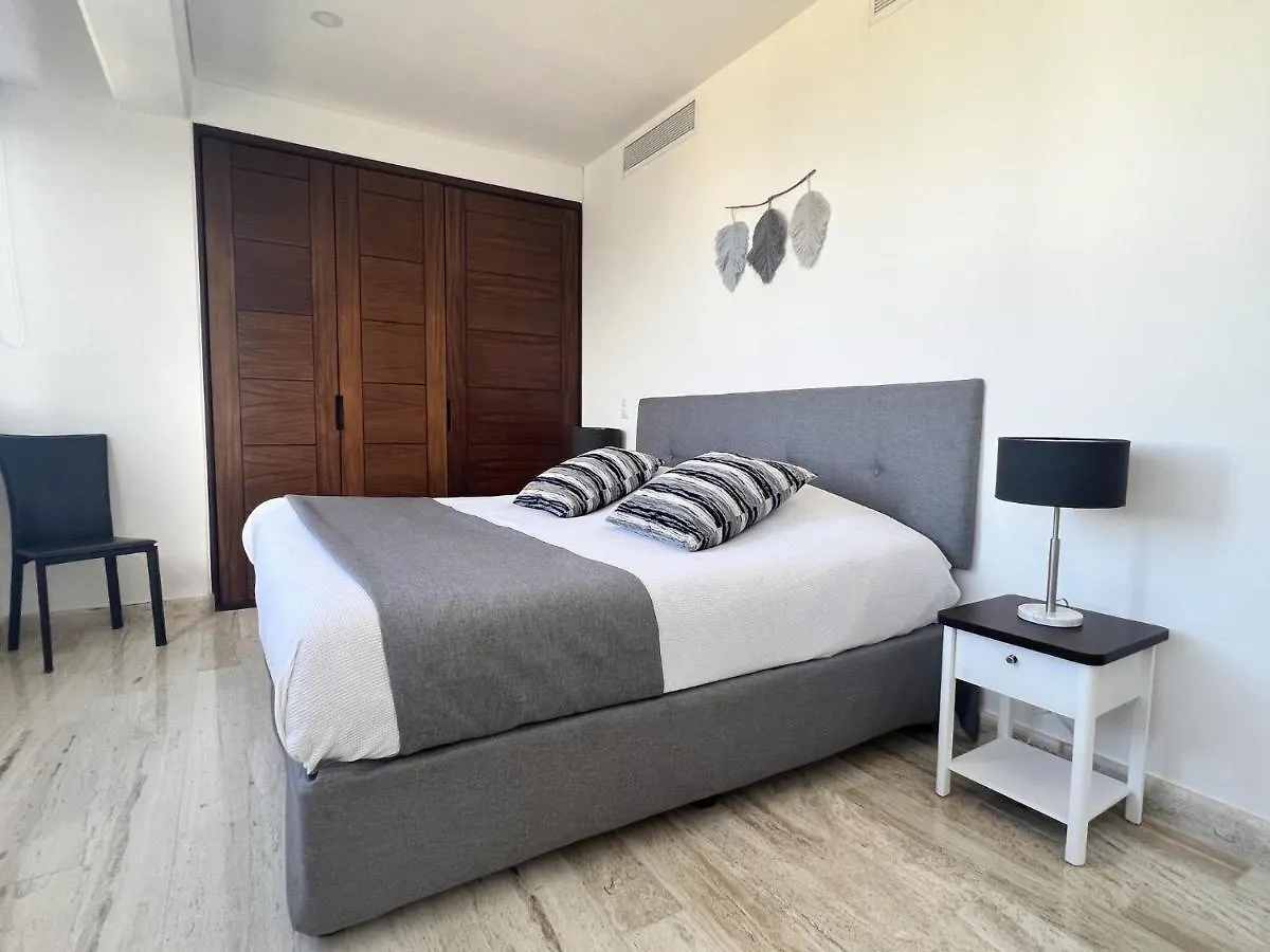 Top Floor, Amazing Sea View In Puerto Cancun location